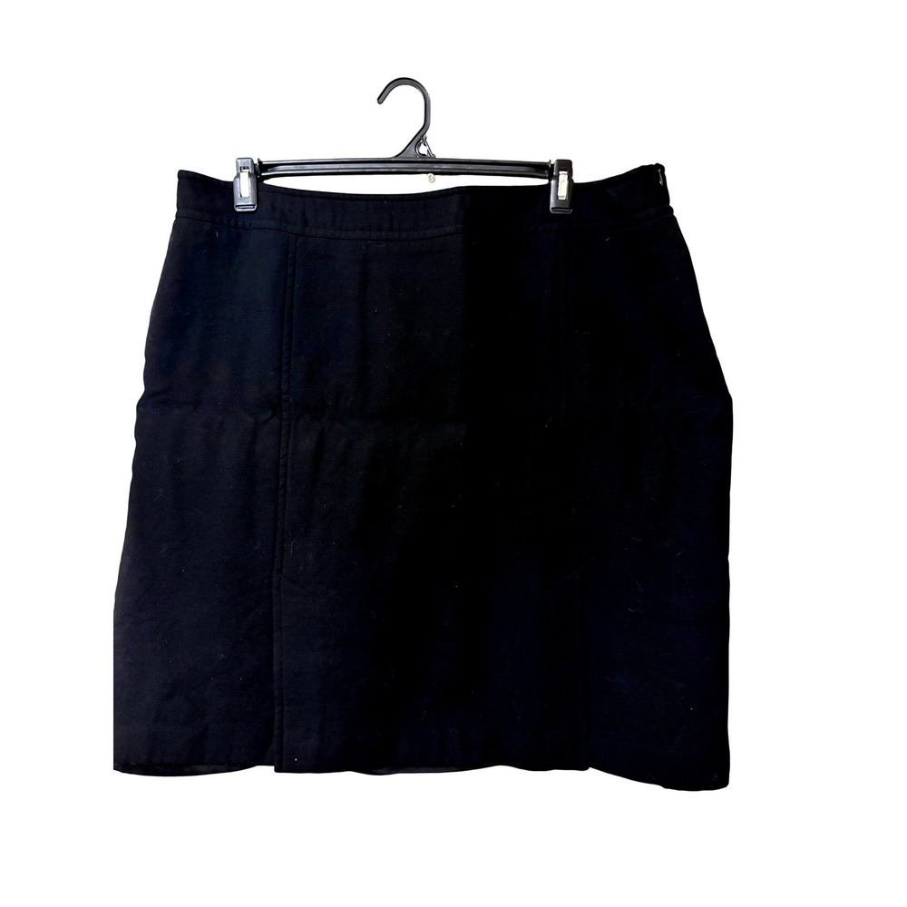 100% Wool Black Mini Skirt Seam Detail Side Zip Lined Career Wear 21 Inch Waist